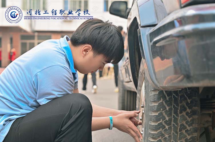 毕业生可根据自身发展规划选择就业或继